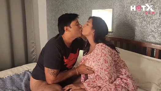 Yeni evli hintli çift amatör sekslerini videoya alıyor
